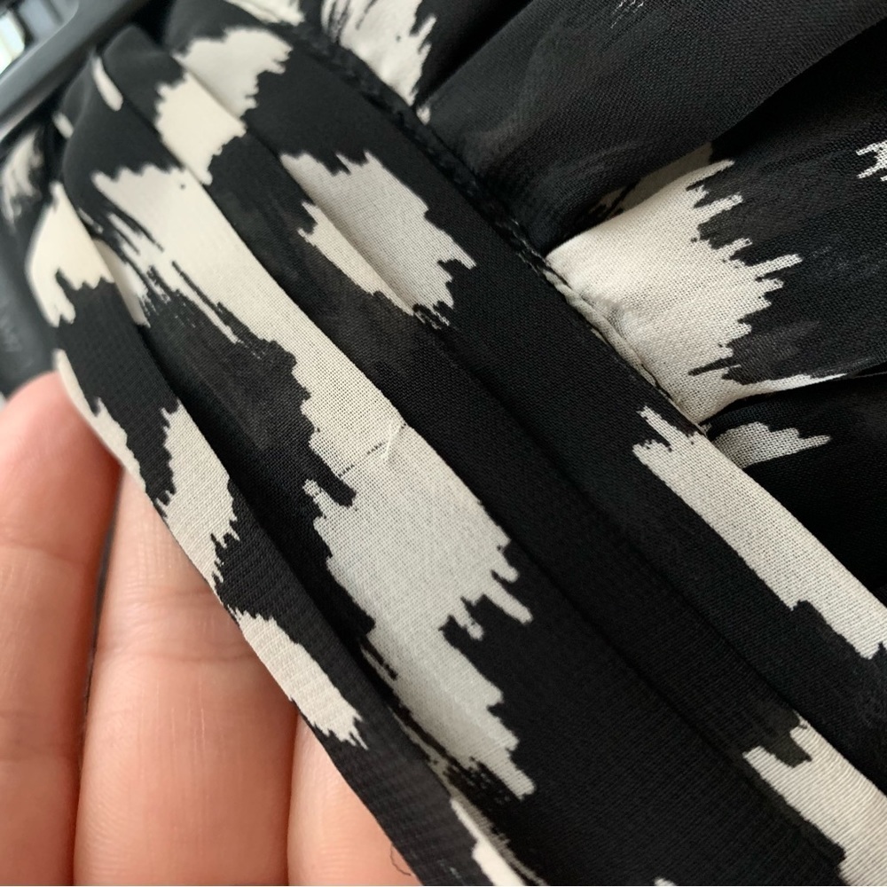 *Snags* NWT Vince Camuto Black and White Printed Chiffon Maxi Skirt - Picture 11 of 12